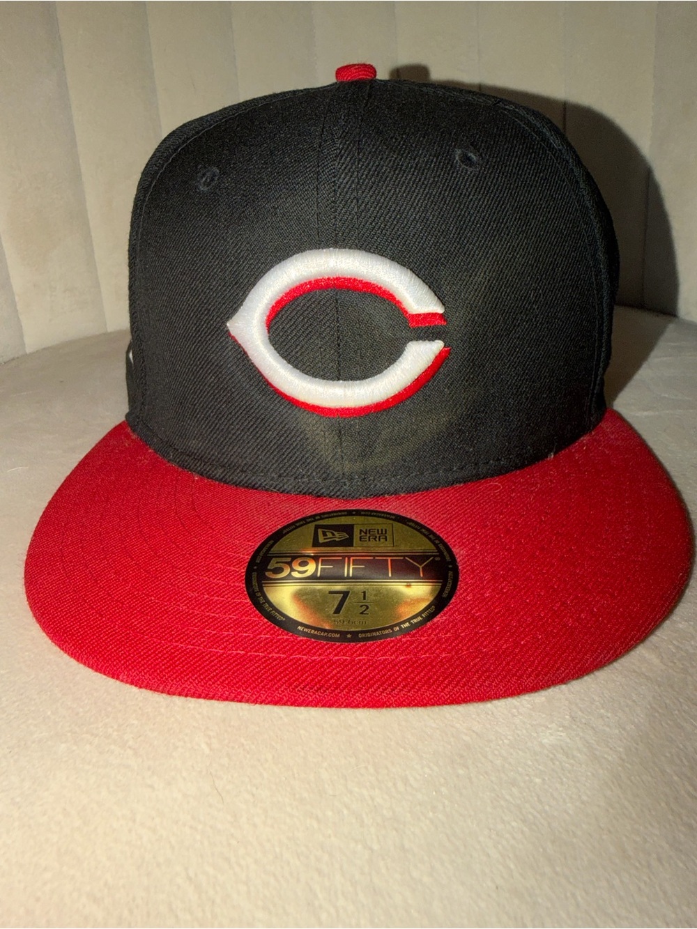 New Era Cincinnati Reds 59FIFTY Fitted Hat - Black and Red